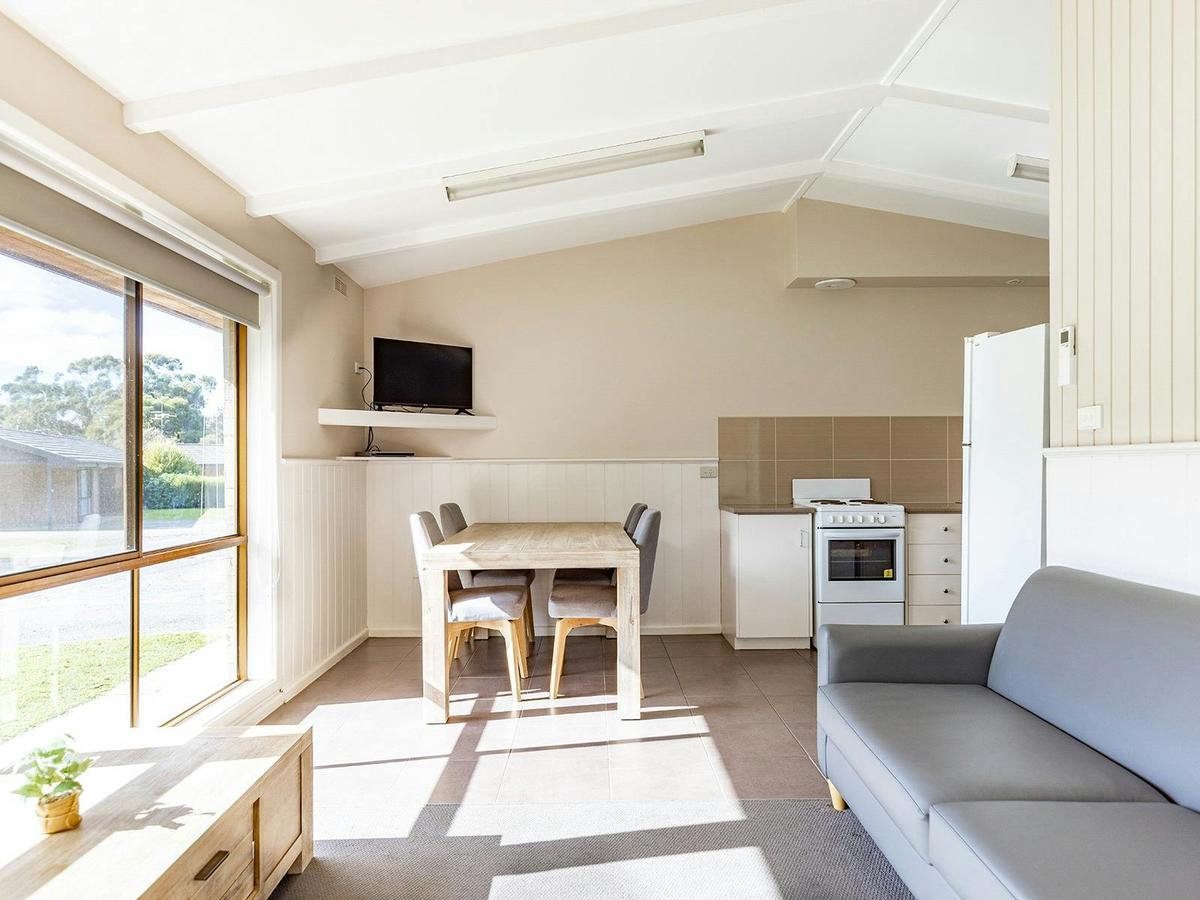 One Bedroom Cabin | Living and Dining