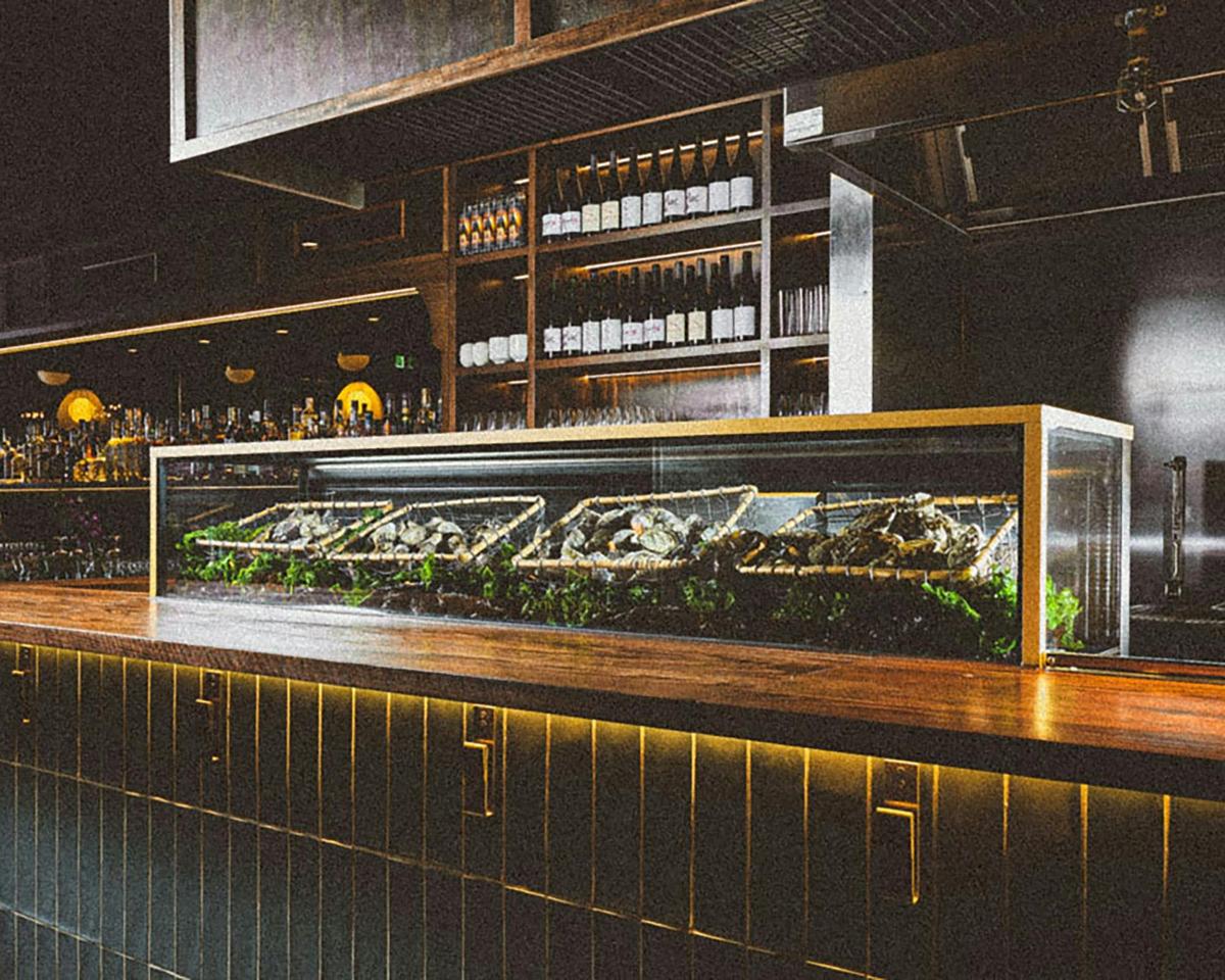 Pearl Diver Oyster Bar