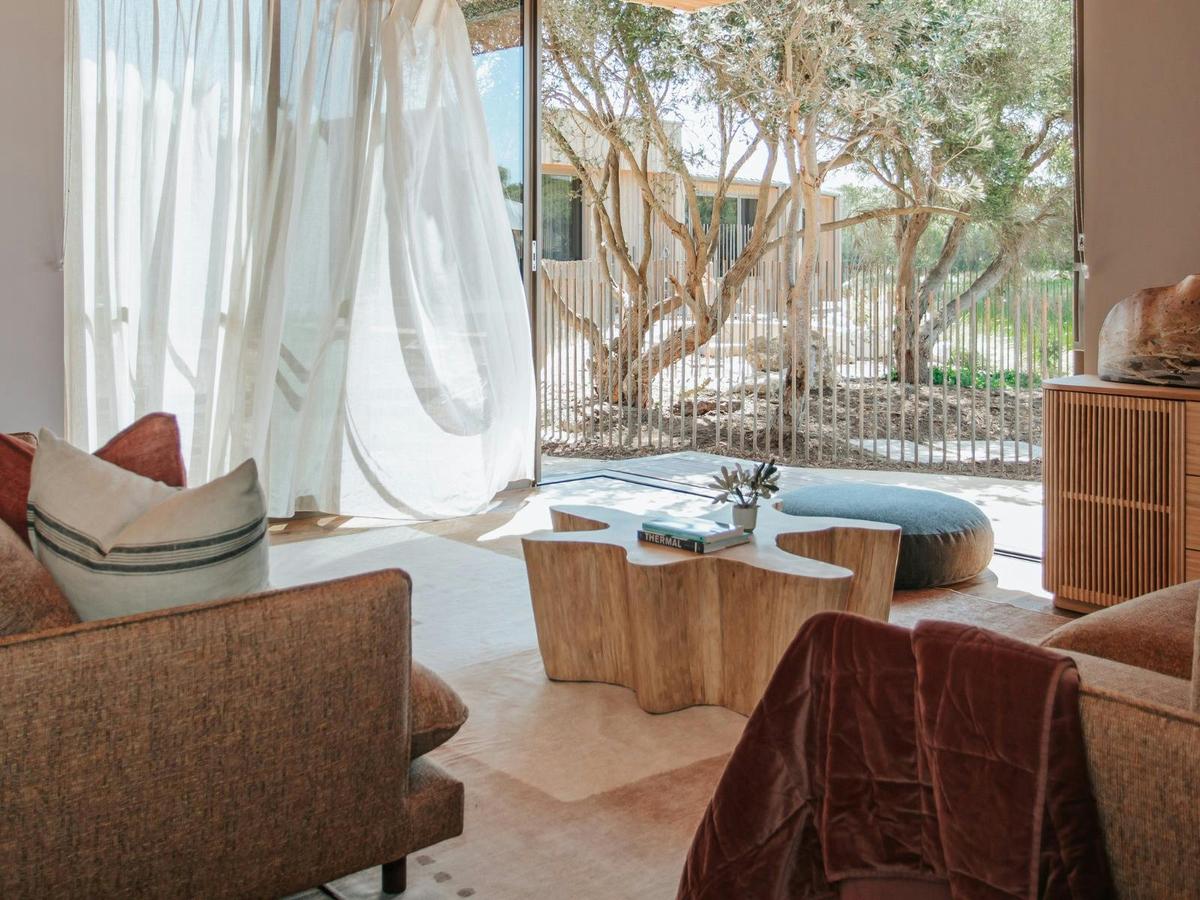 Peninsula Suite