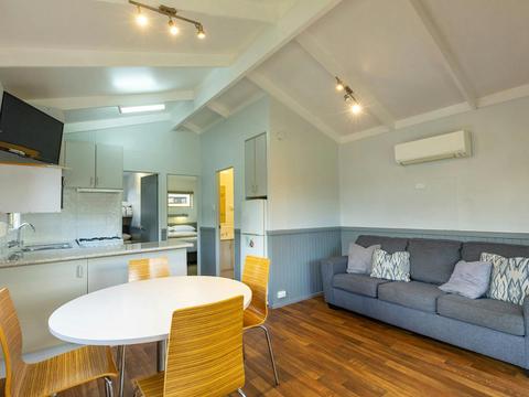 Holiday Unit - Lounge & Dining