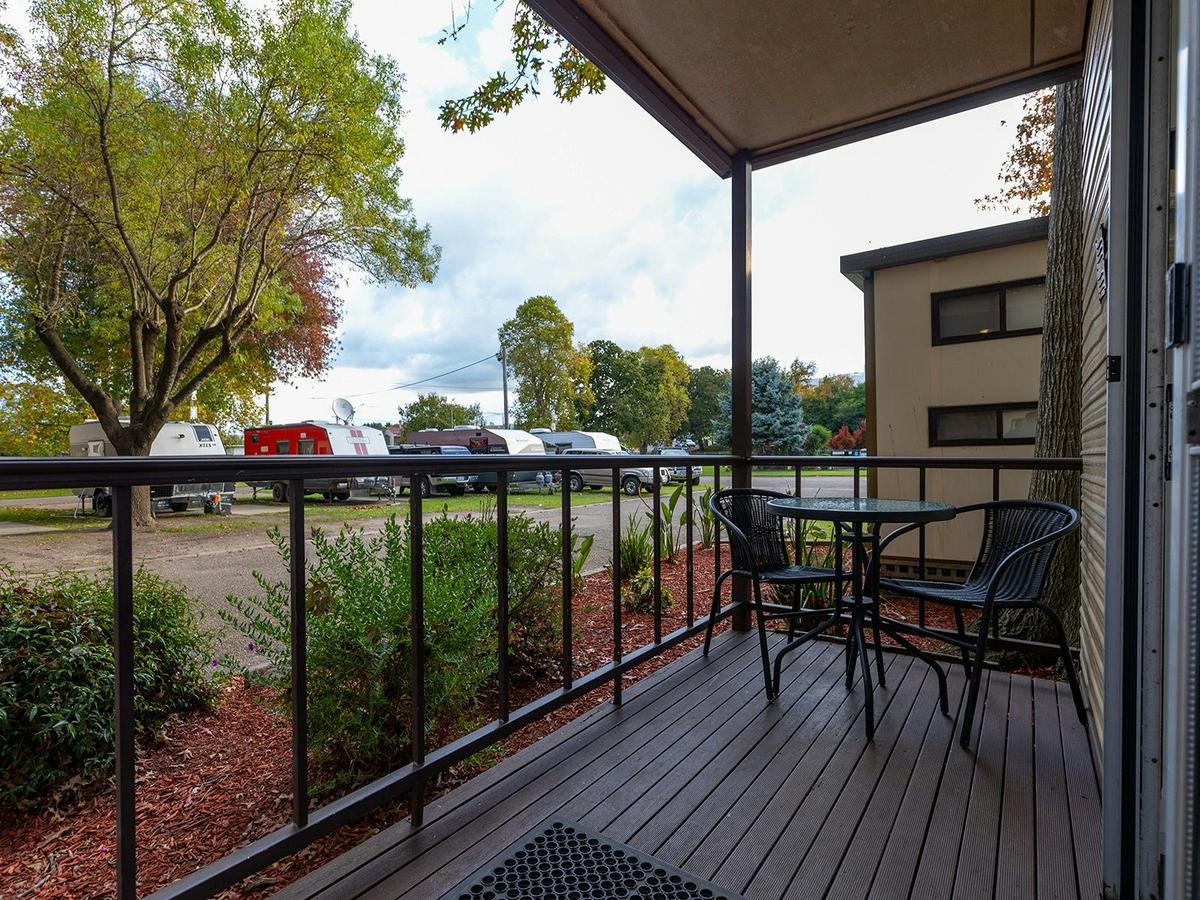 Cabin (no ensuite) - exterior view