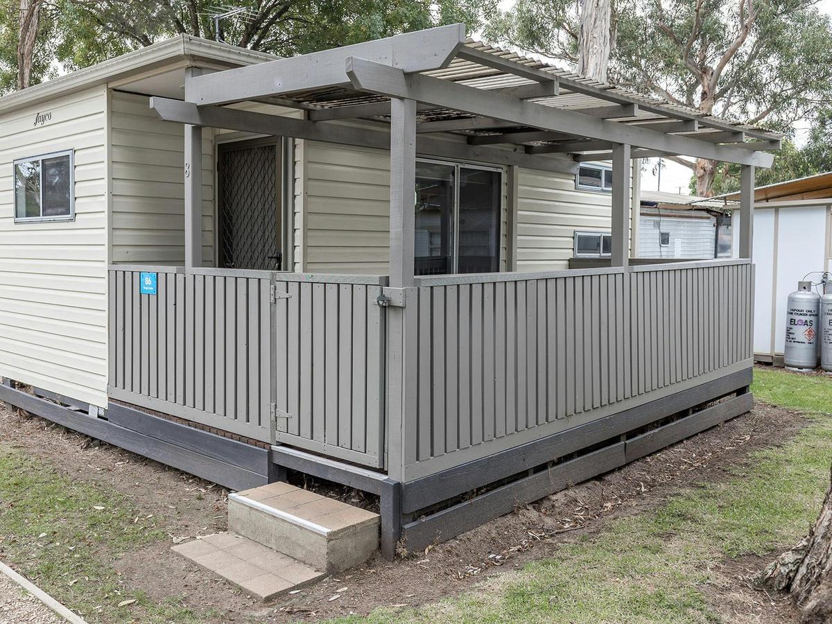 Ibis Cabin Pet Friendly | Exterior