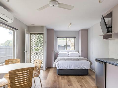 Ibis cabin