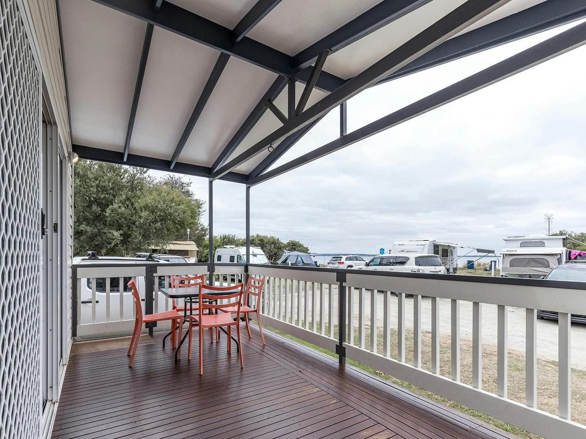 Pelican Cabin | Balcony