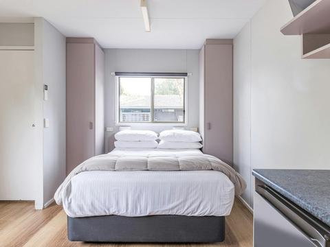 Ibis Cabin | Bedroom