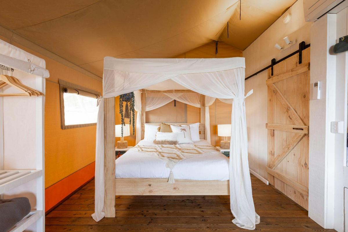 Safari tent - bed