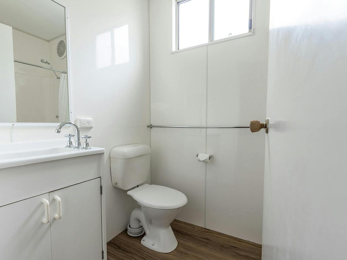 Sheerwater Cabin Bathroom