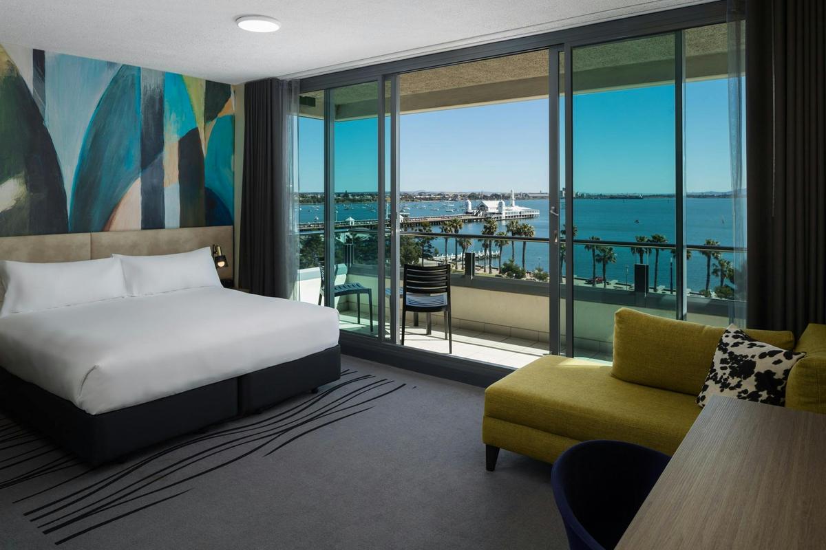 Deluxe King Room with Bay View