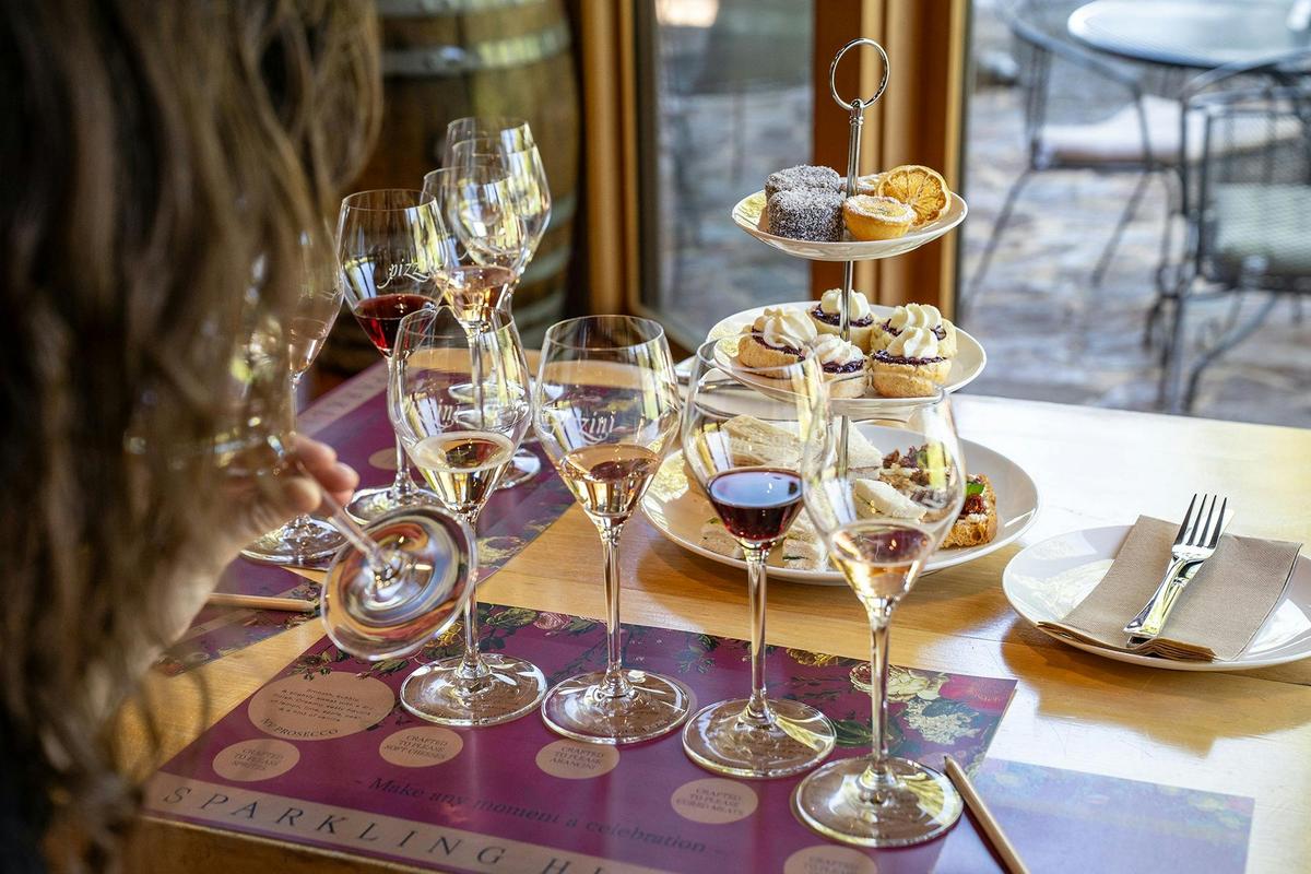 Pizzini Sparkling High Tea wine mat