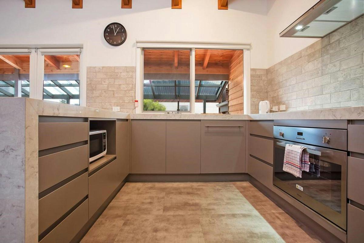 Port Central No 3 kitchen