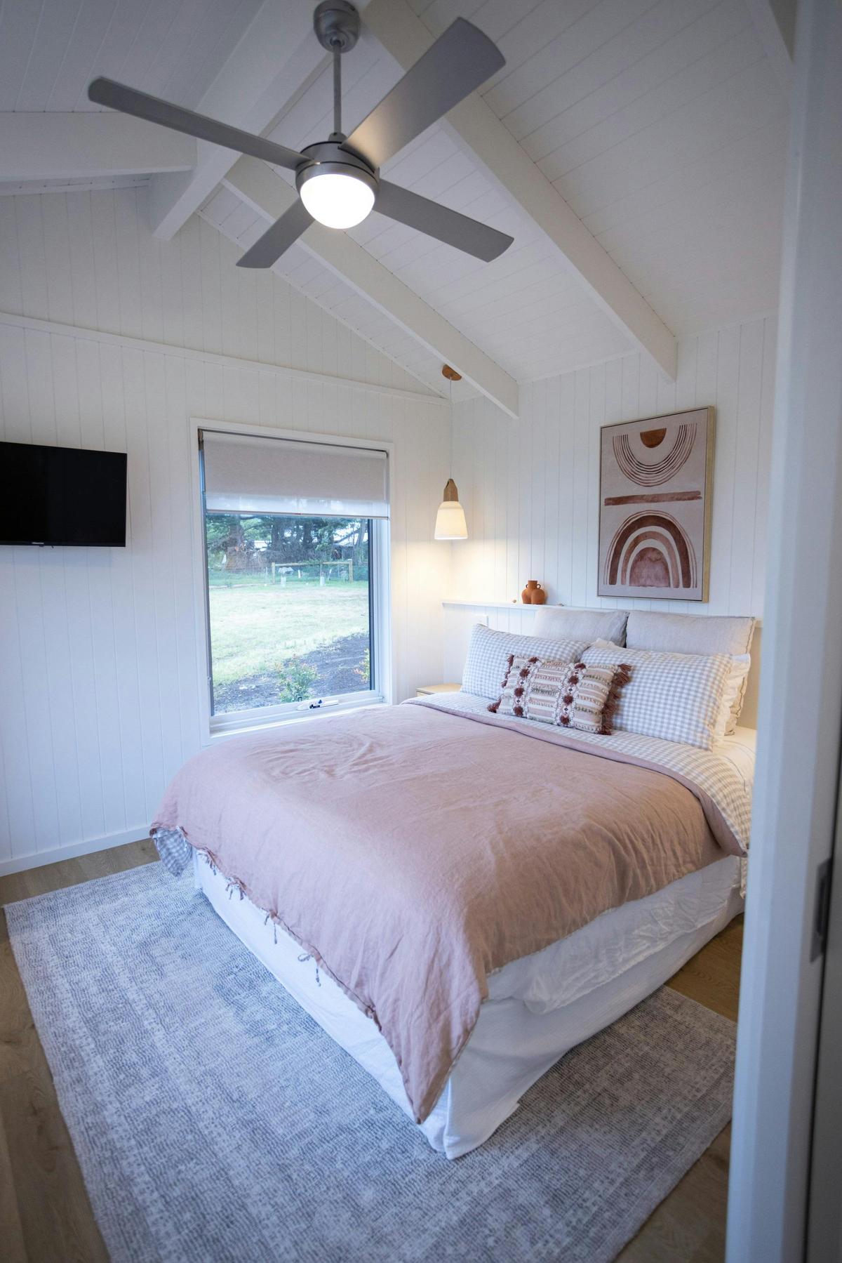 Queen size Bedroom with french linen