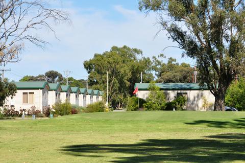 Cabin Accommodation on course at Numurkah Golf & Bowls Club