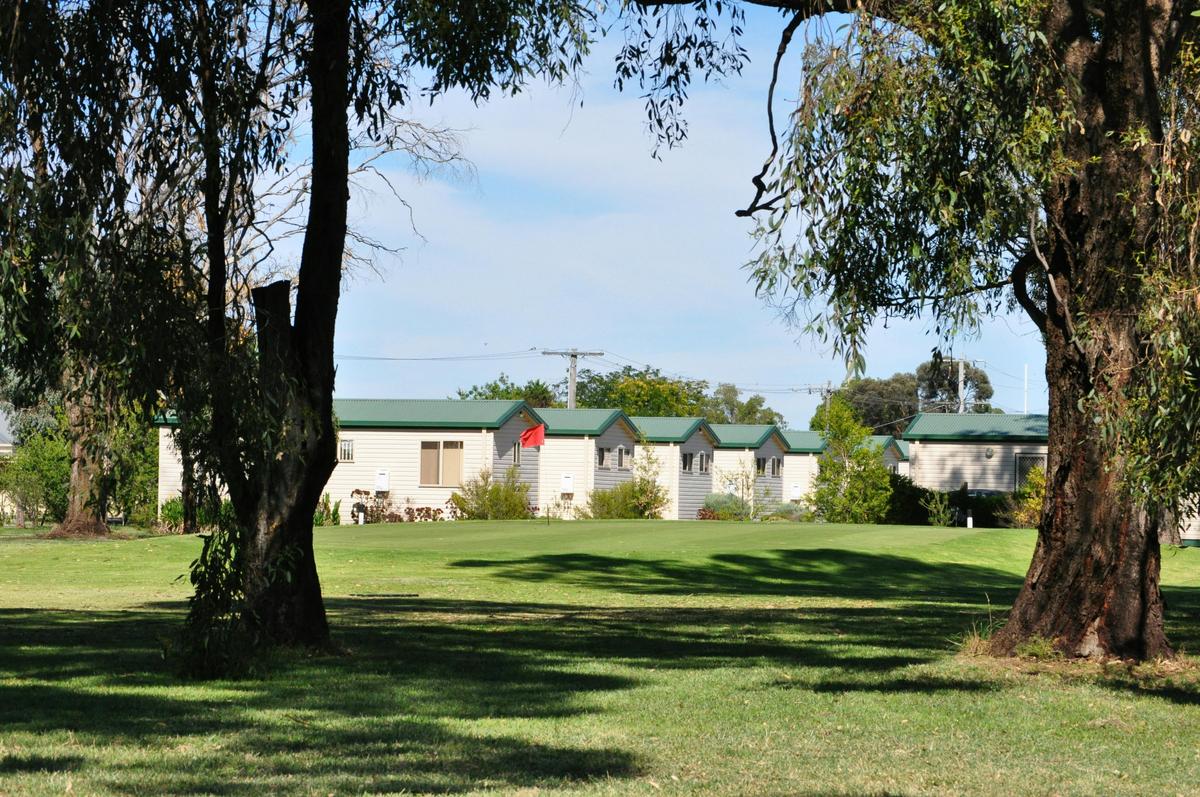 Numurkah Golf and Bowls Club Cabins