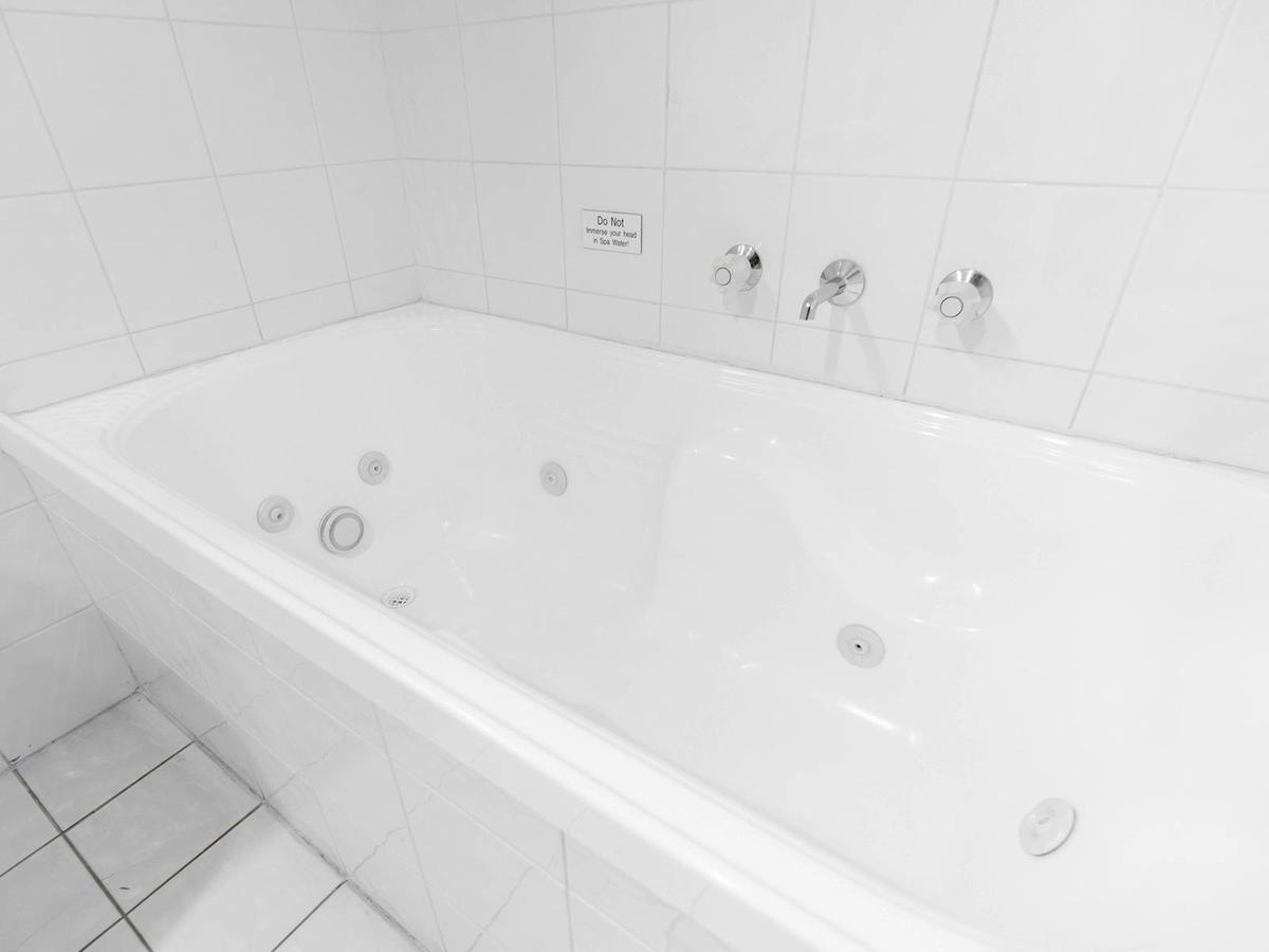 Two Bedroom Spa Cabin | Spa Bath