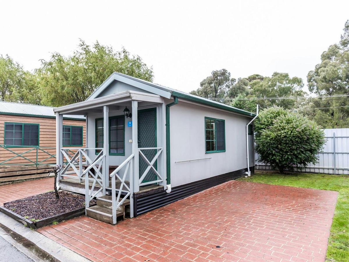 One Bedroom Miners Cabin | Exterior