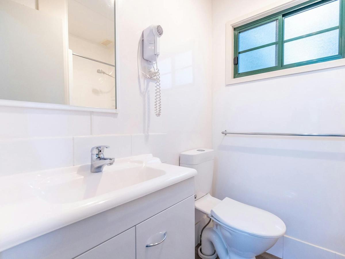 Two Bedroom Miners Cabin | Bathroom