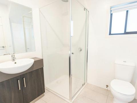 Three Bedroom Deluxe Double Story | Bathroom