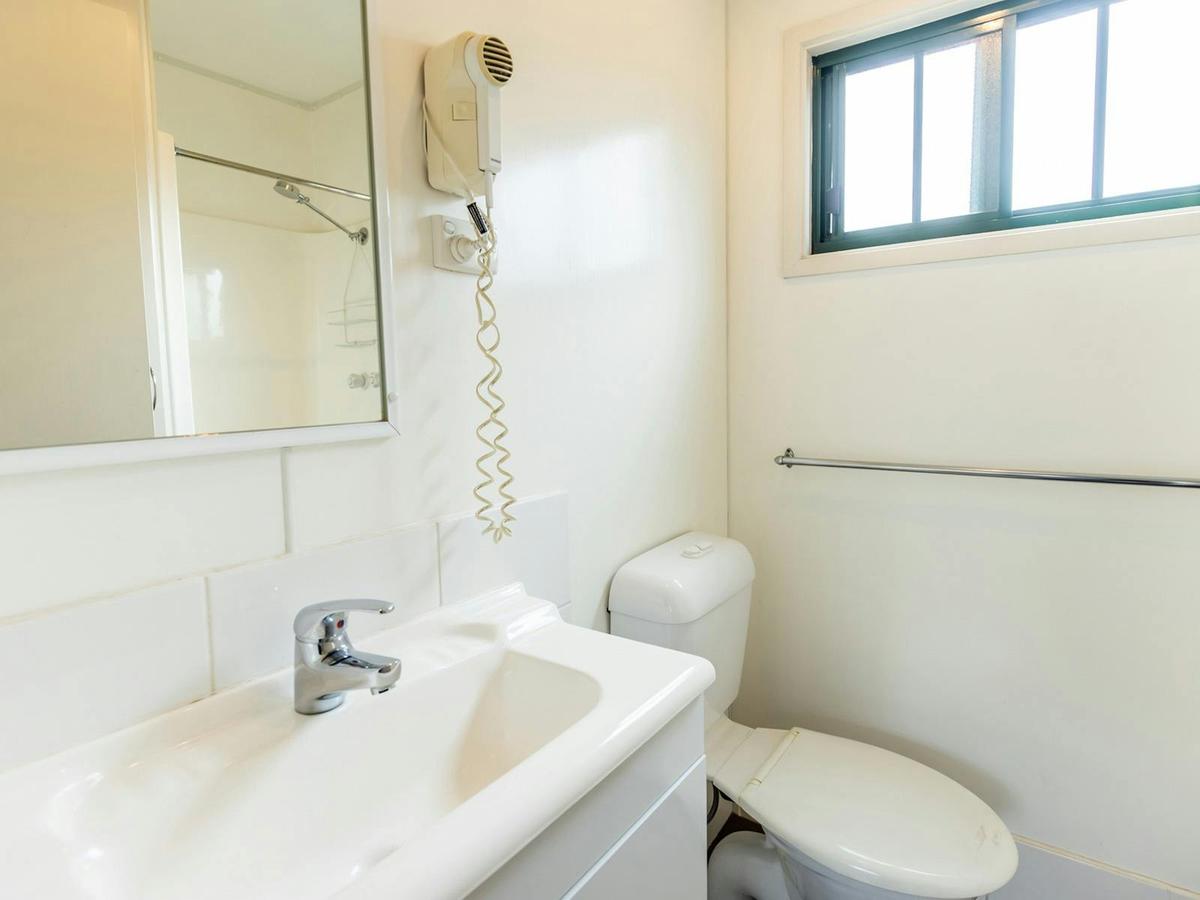 Two Bedroom Miners Cabin 5 pax | Bathroom