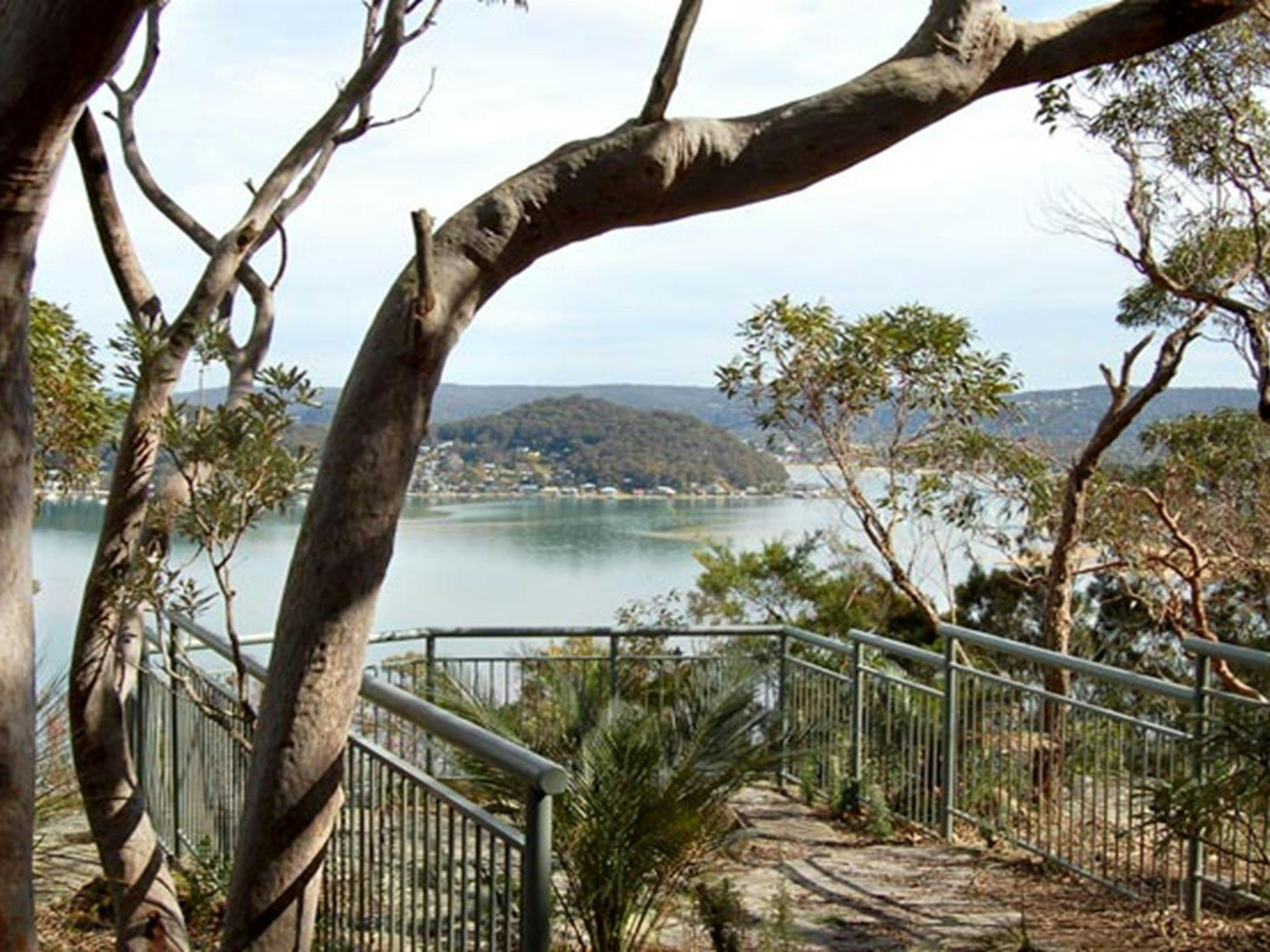 Allen Strom Lookout, Bouddi National Park. Photo: Susan Davis &copy; OEH