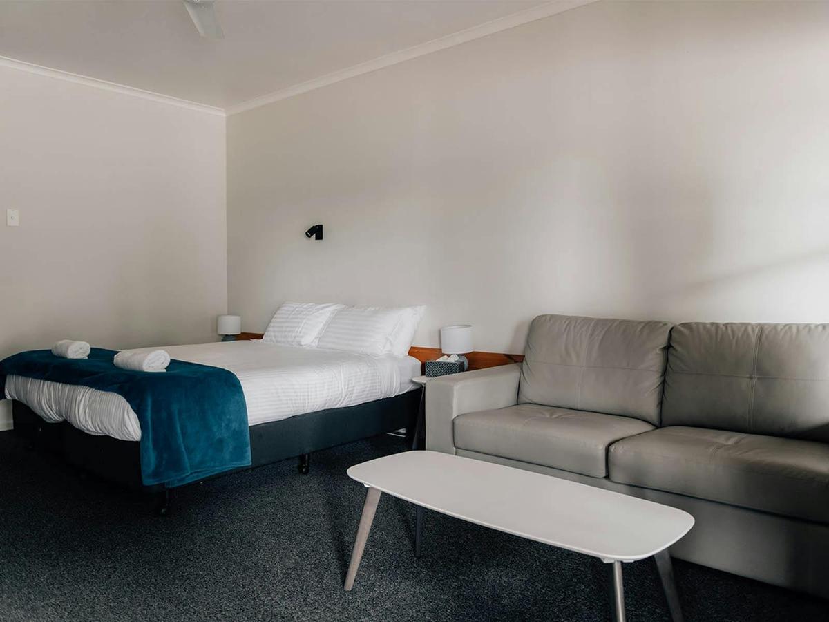 King Room Bed & Seat