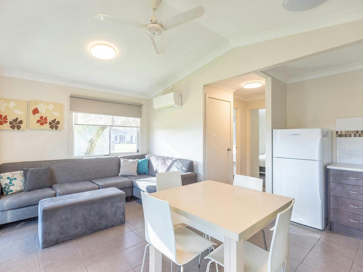 Creekside Villa - Living