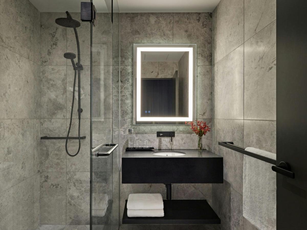 Deluxe Room  Bathroom