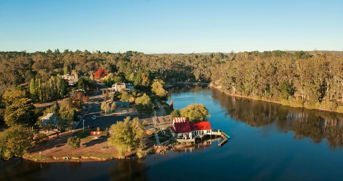 Lake Daylesford Boathouse from a hot air balloon