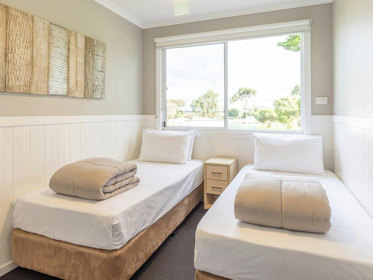 Waterview Cabin |  Twin Bedroom