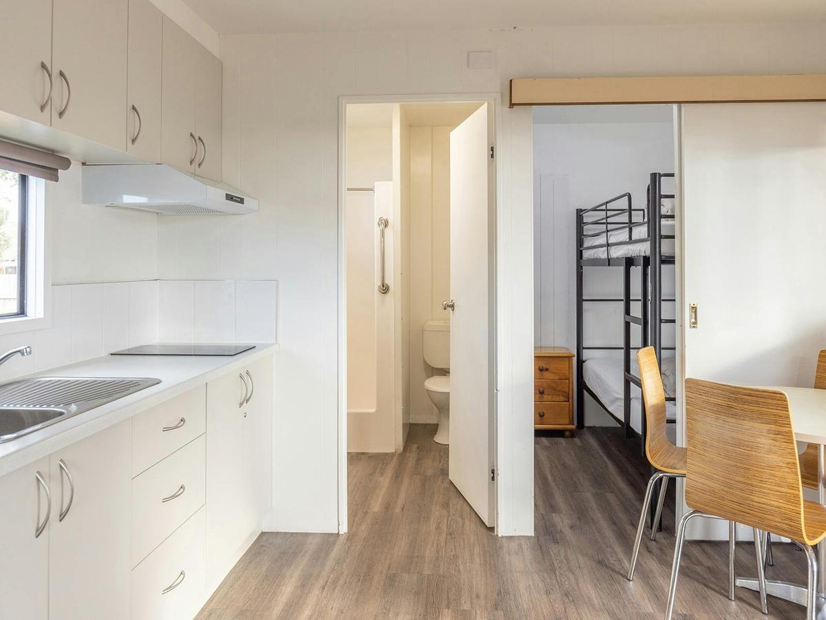 Ensuite Cabin | Kitchen and Dining