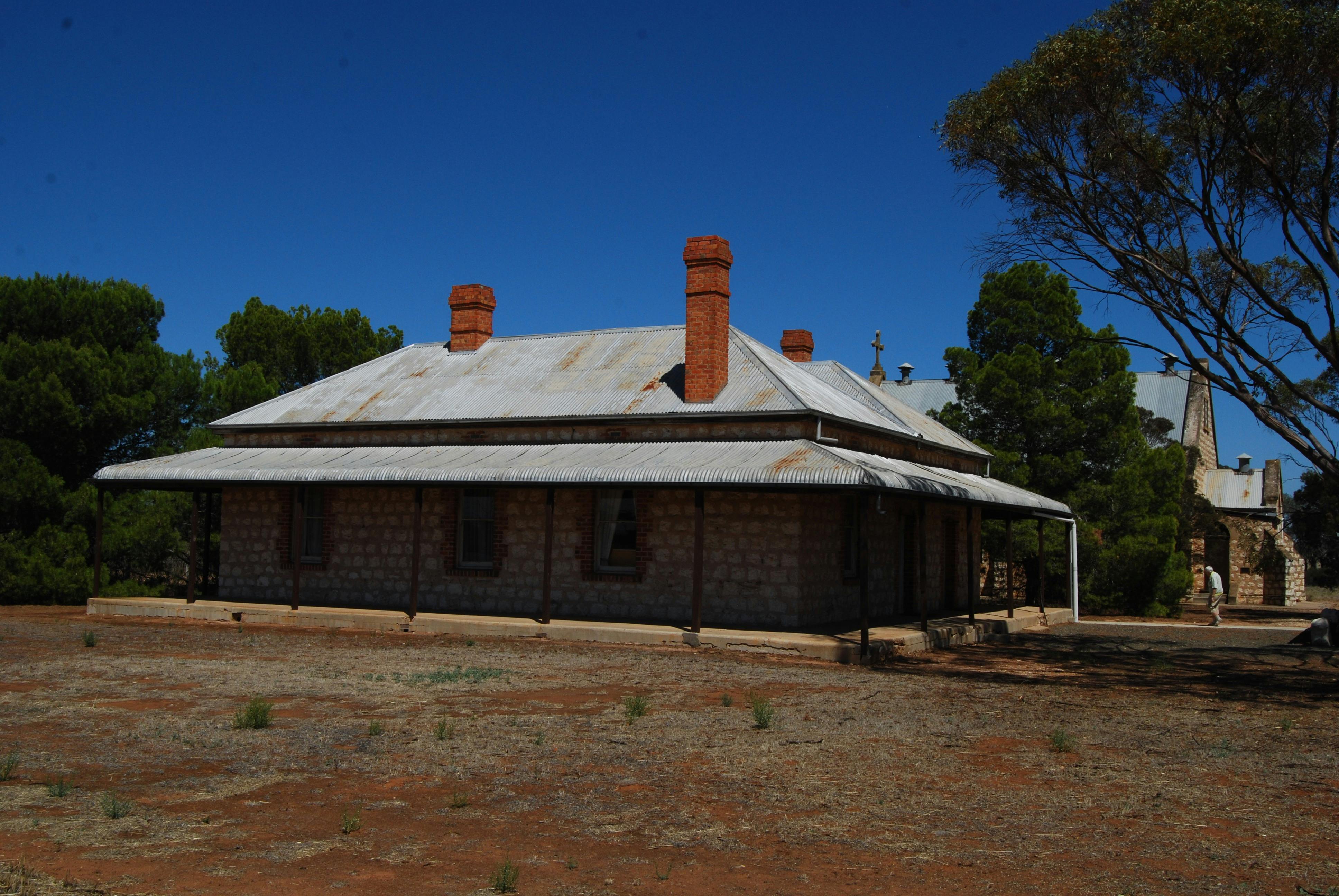 Pella Manse