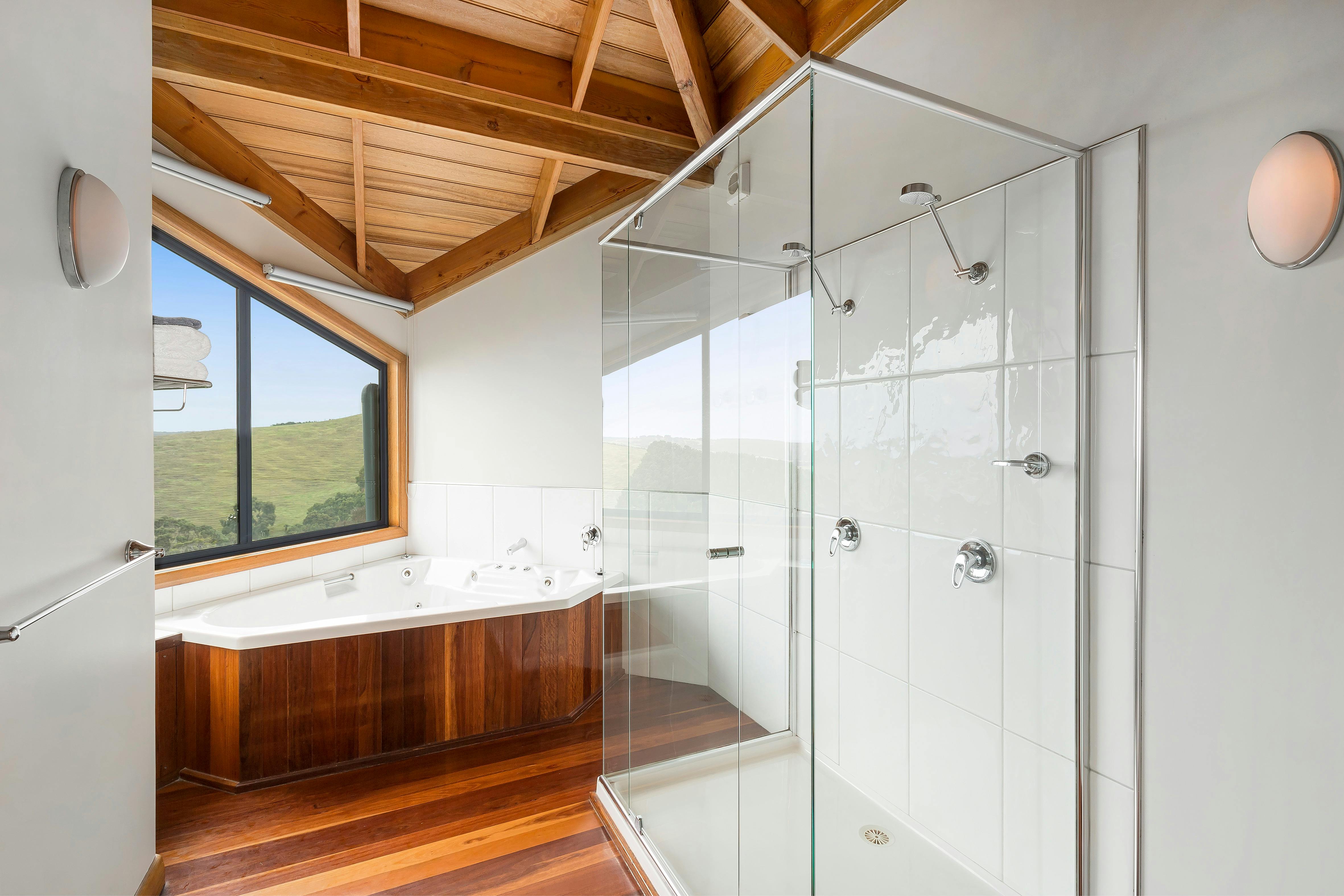 Double shower and large spa