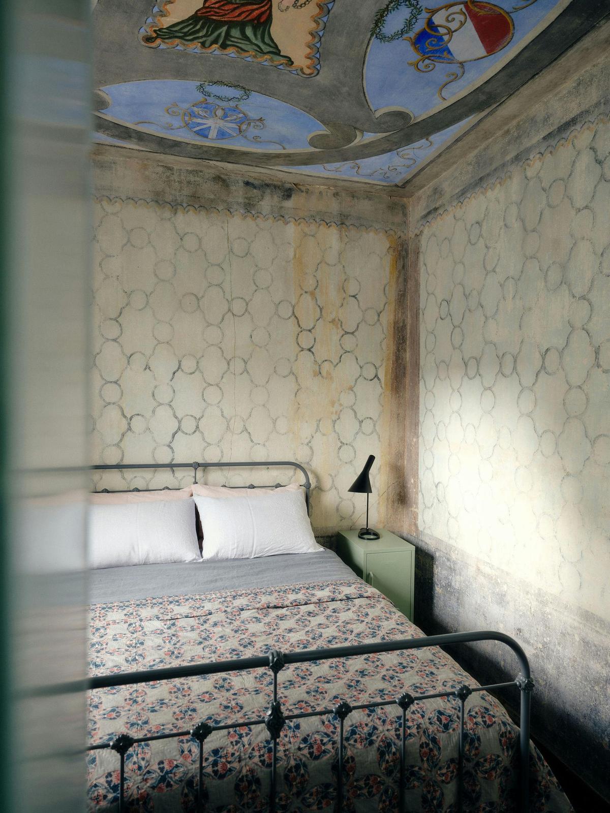 Pietro's Residence at the Old Macaroni Factory - bedroom wall & ceiling murals