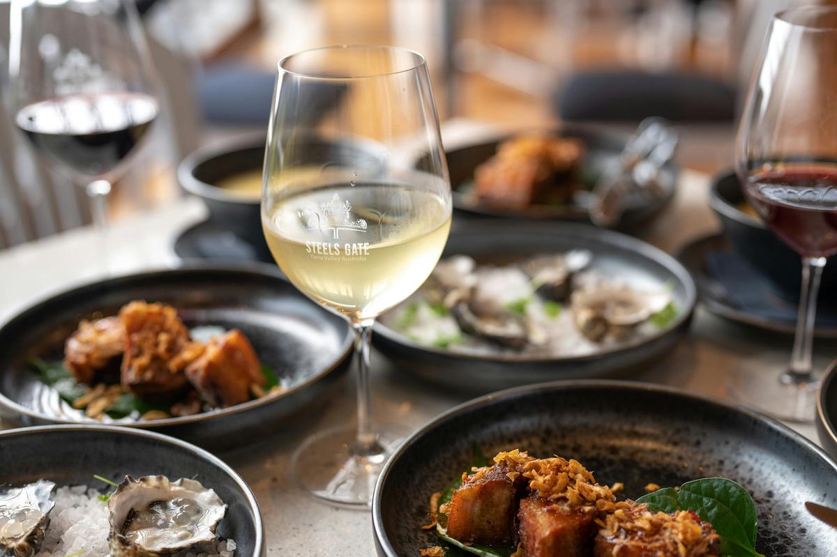 lunch with your dog on a Progressive Degustation Tour