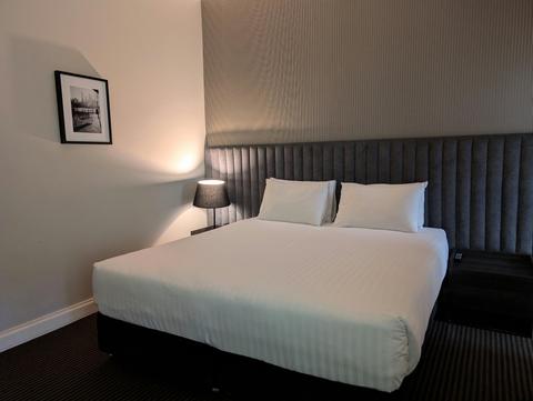 Standard King / Standard Riverside Room