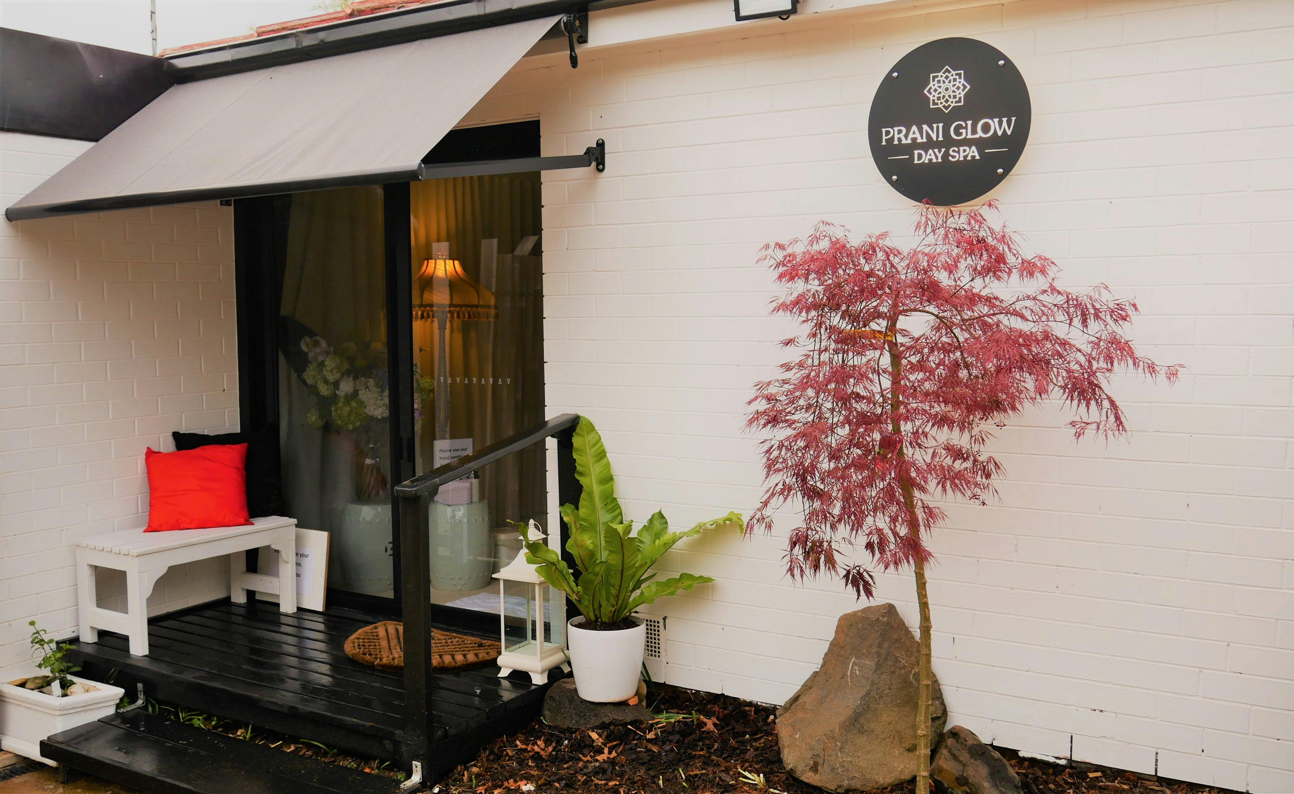 Prani glow's entrance