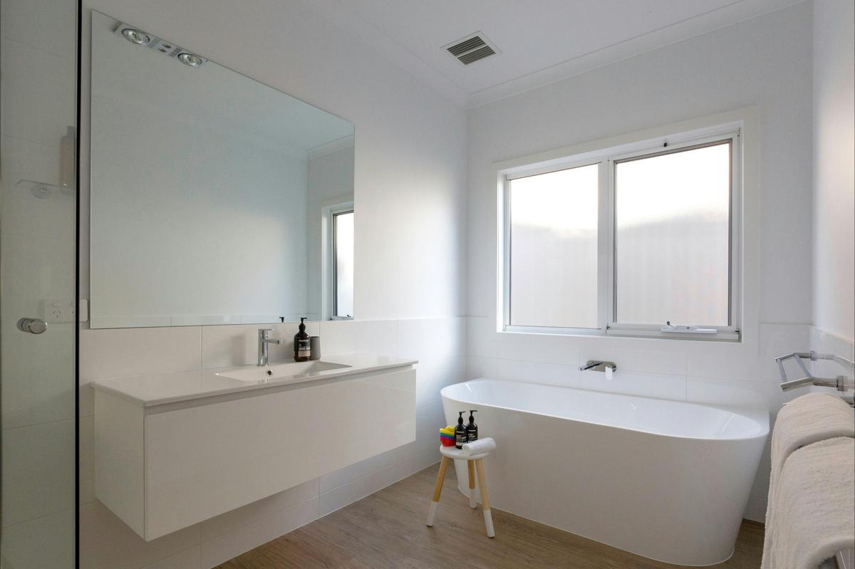 Winter Home's Main Bathroom