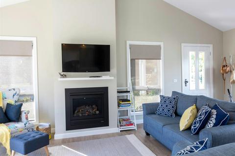 Summer Home's cosy lounge & gas log fireplace