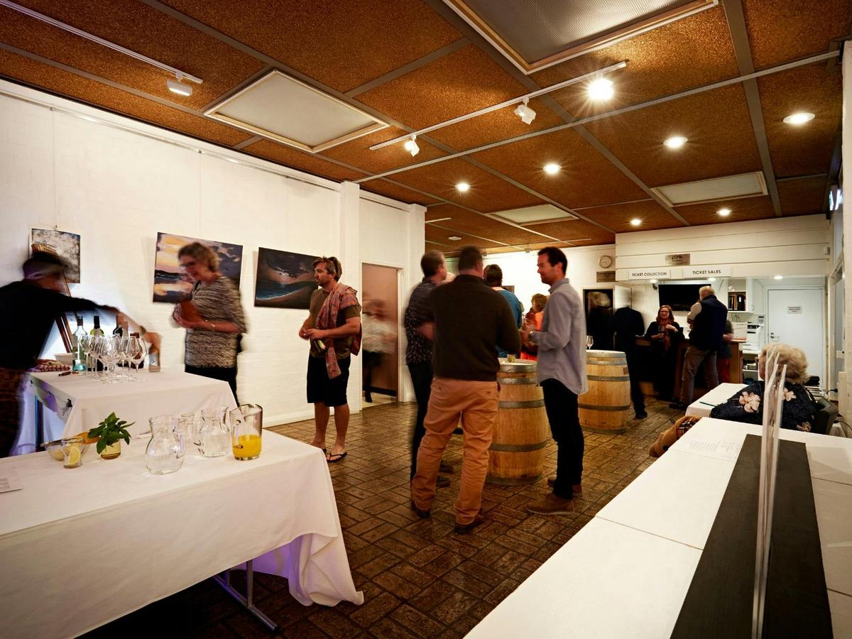 Pop up bar