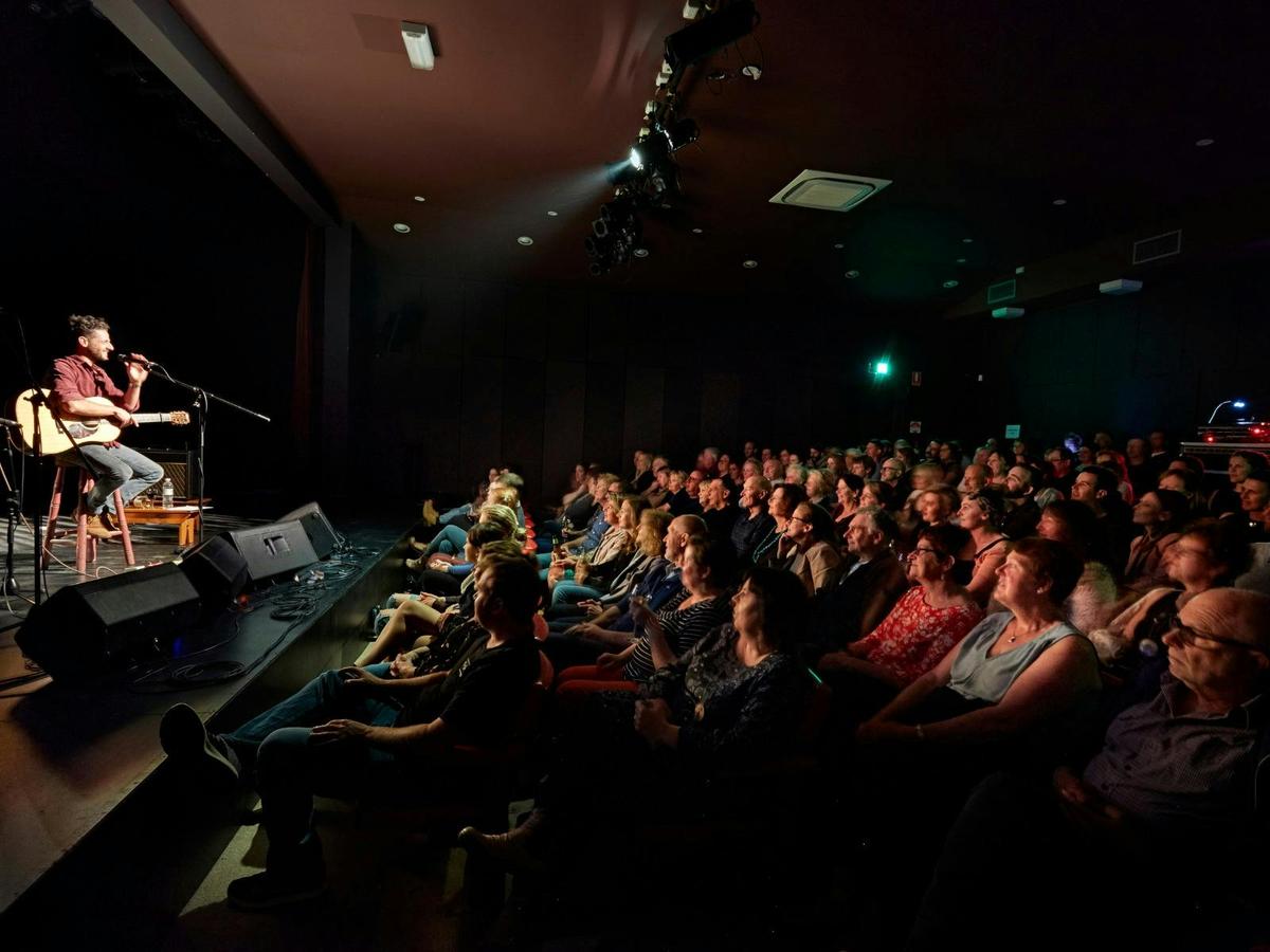 Lior live on stage