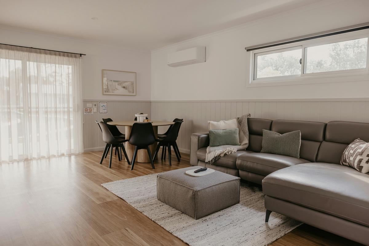 Lounge / Dining