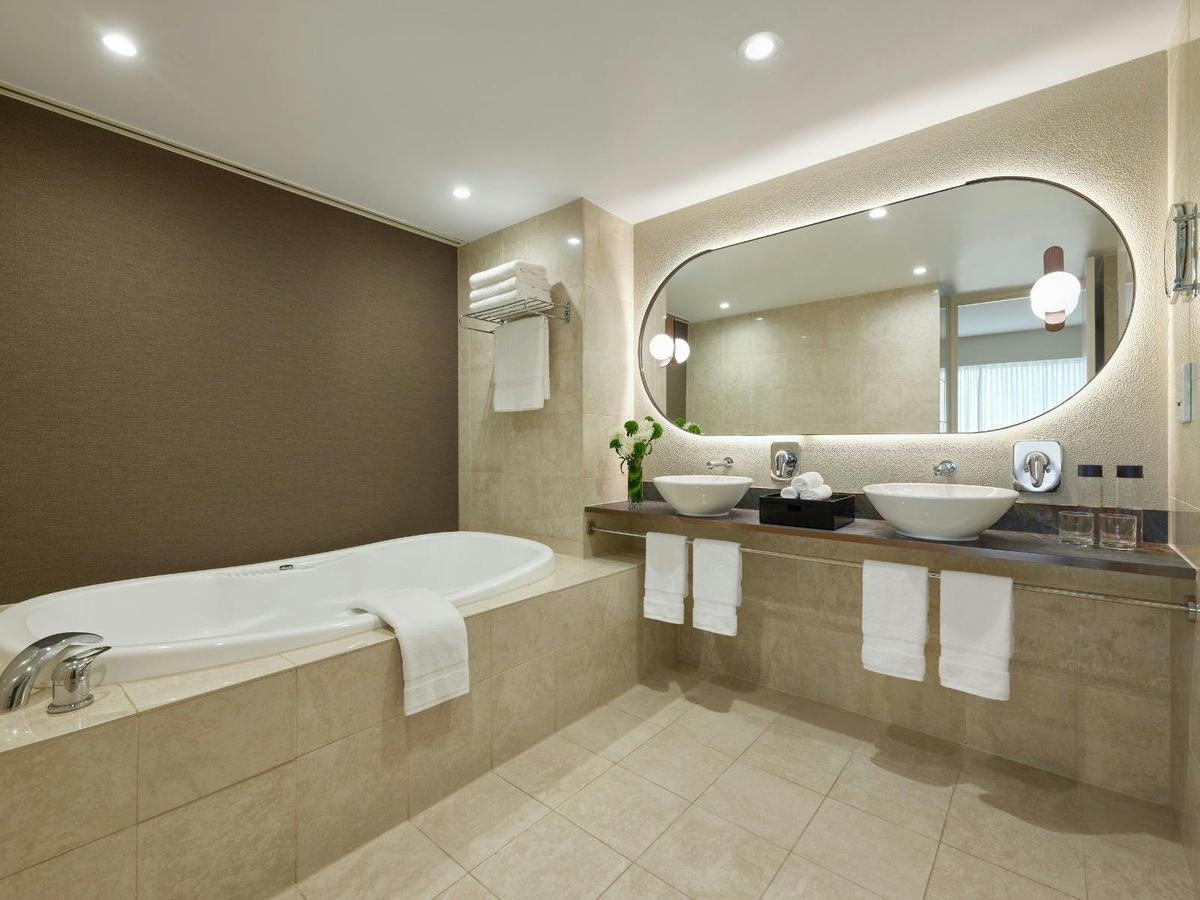 Spa Suite Bathroom