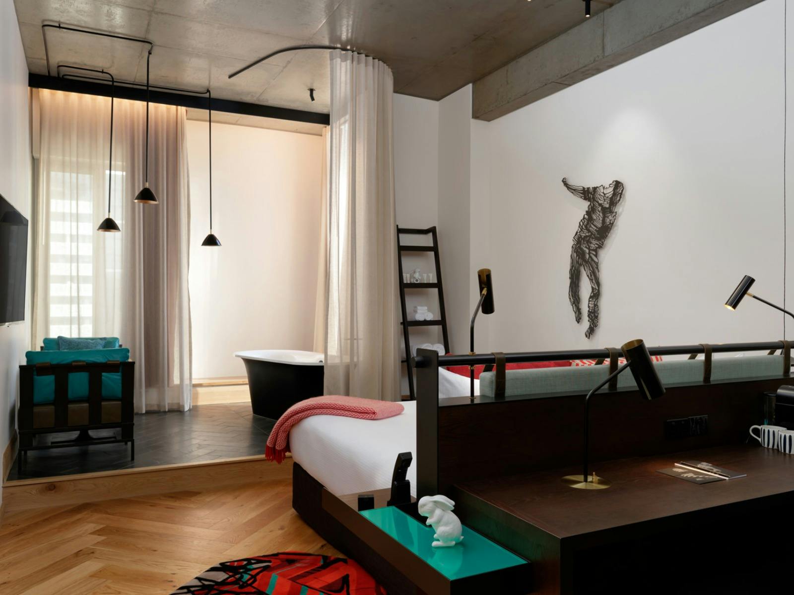 QT Melbourne Corner King Room