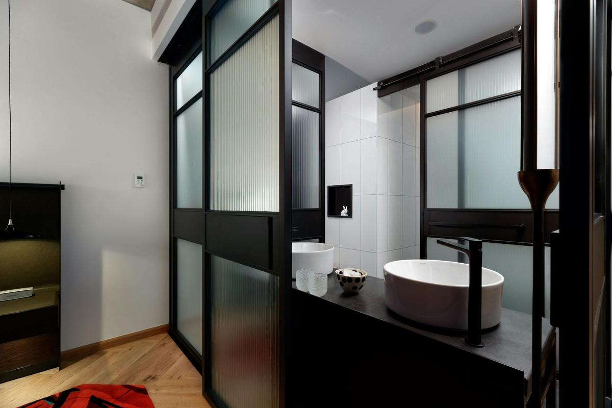 QT Double Deluxe Queen Bathroom