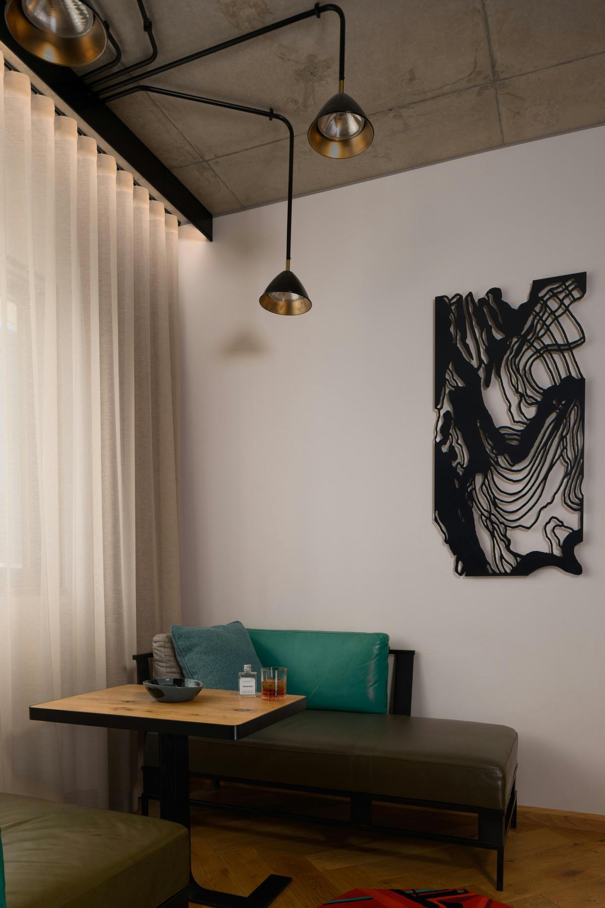 QT Double Deluxe Queen Lounge