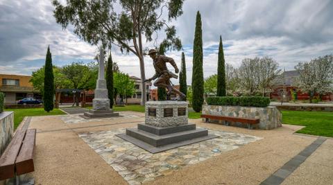 Private Robert Mactier Statue