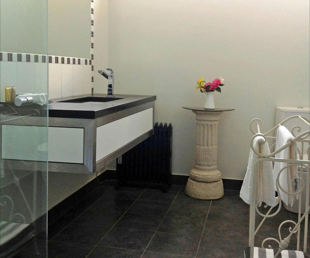 Guesthouse bathroom