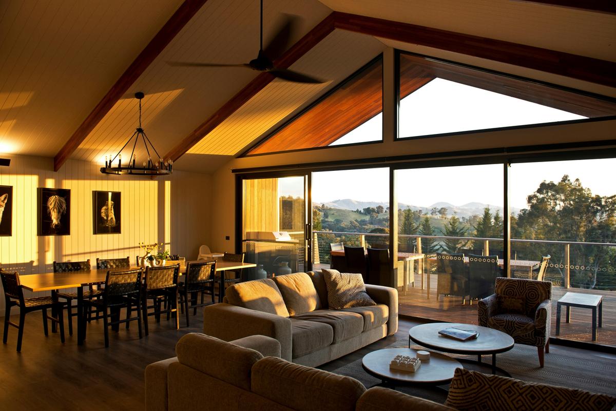Lounge Dining