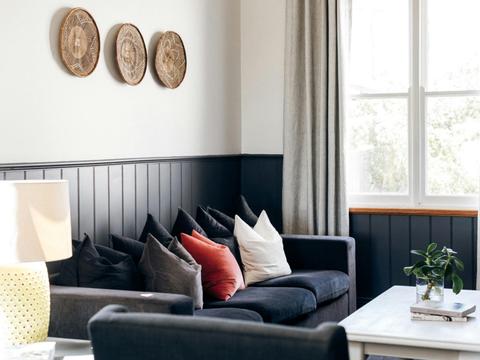 Rose Cottage with Vineyard Views