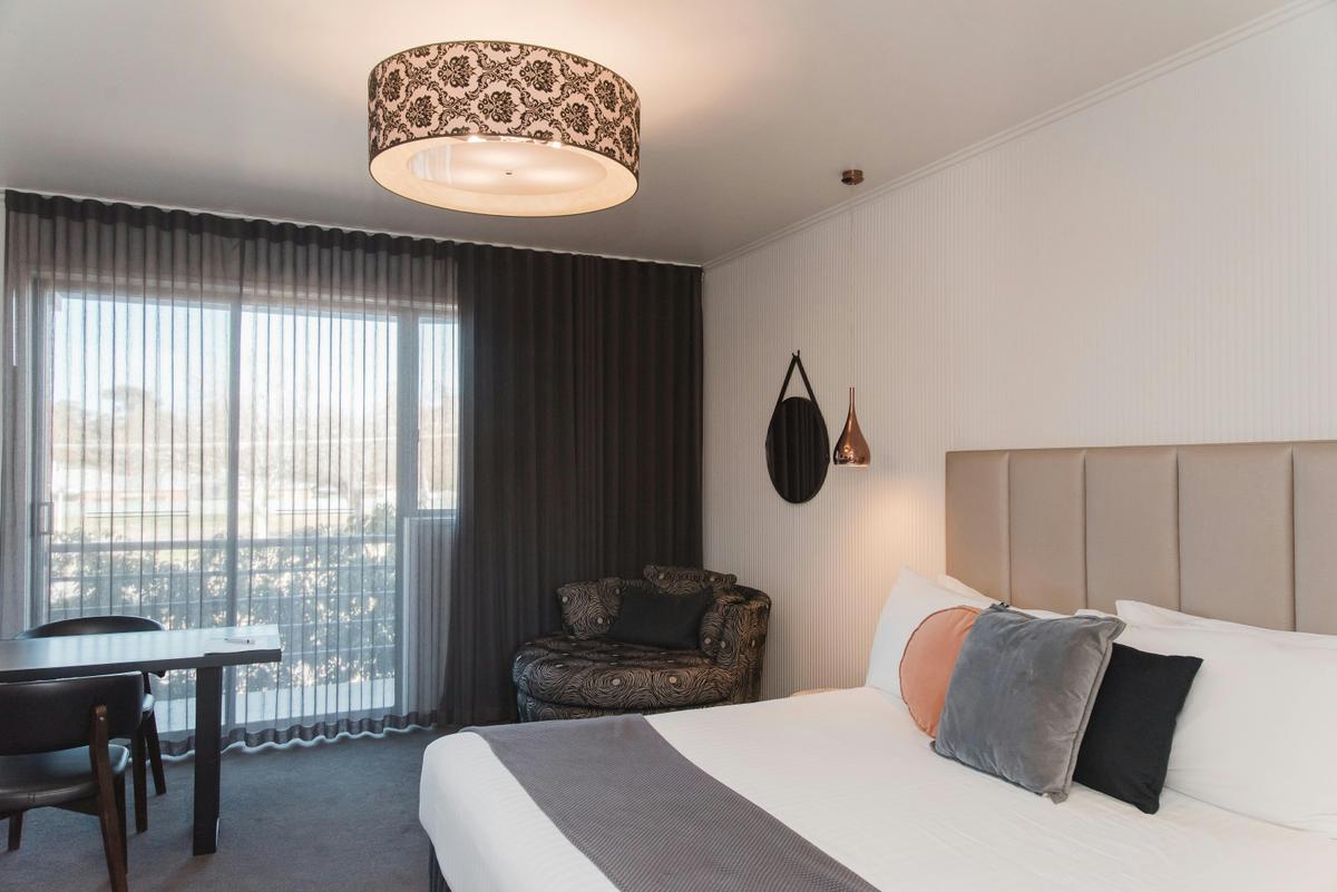 Corporate Deluxe Suite at Quality Hotel Wangaratta Gateway