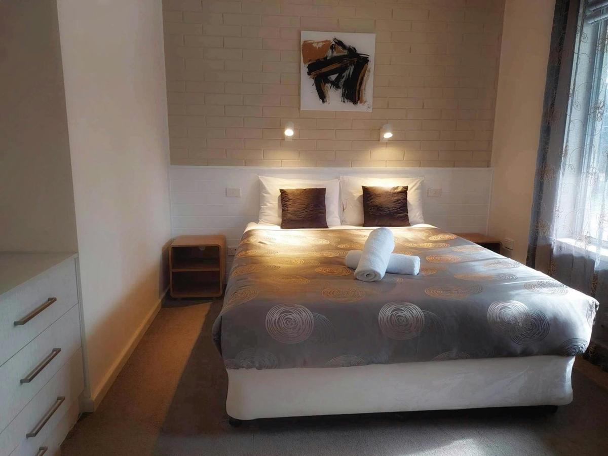 Queen Bedroom